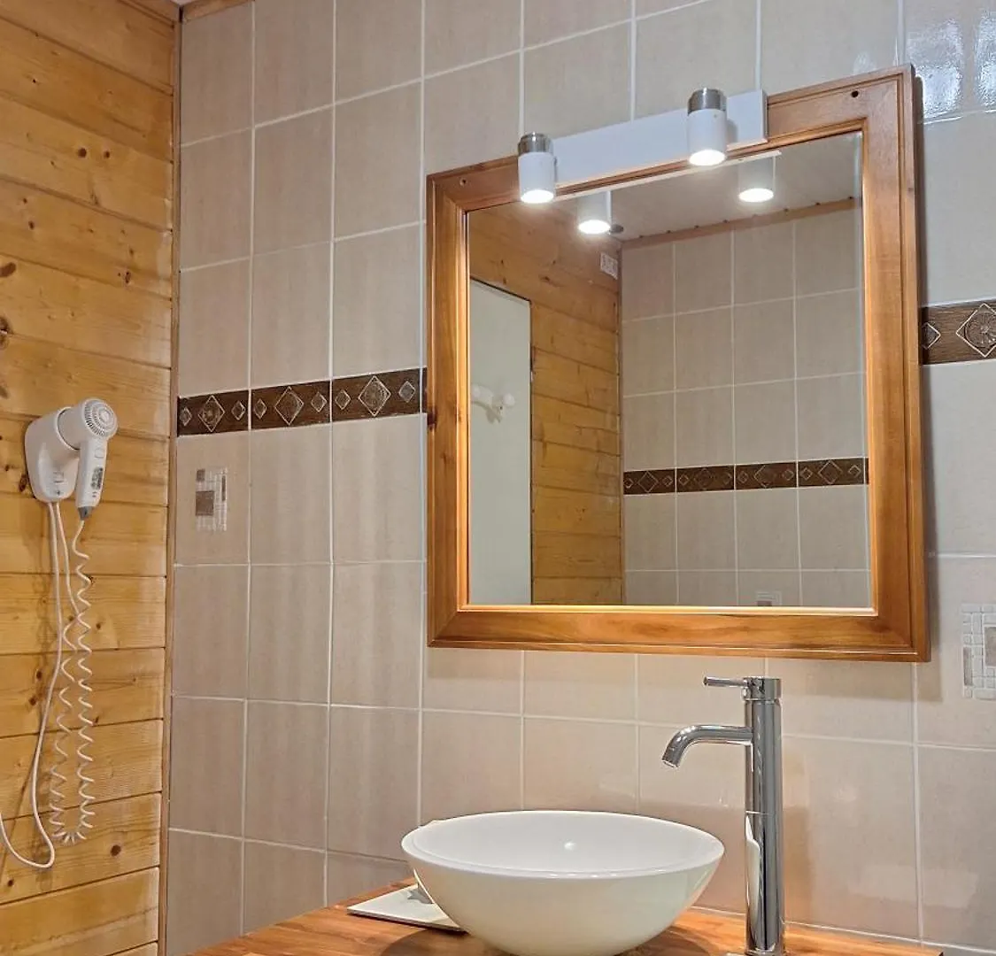 Ecolodge Les Sentiers Du Lac - Domaine De La Gaia Сорезе Гостевой дом
